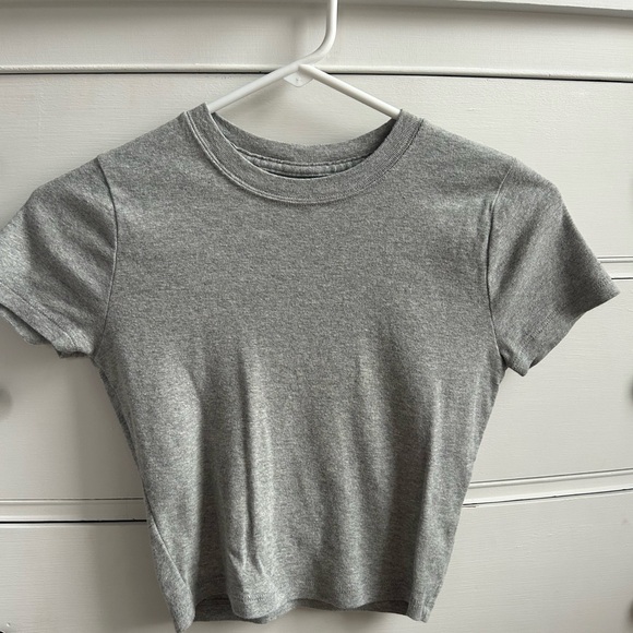 Hollister Gray Baby Tee - Picture 1 of 1